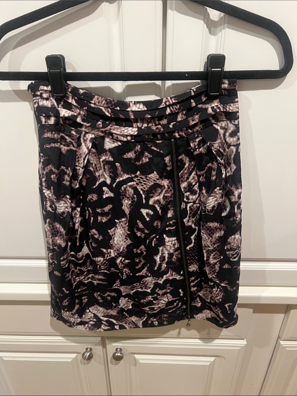 Banana Republic Black & Taupe Abstract Print Mini Skirt